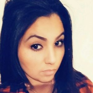 Meet your Posher, Cecilia